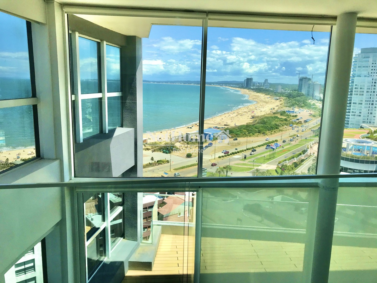 Apartamento ID.209 -  Chiverta Pent House Triplex 4 dormitorios + Dependencia de servicio y Vista  360 Grados
