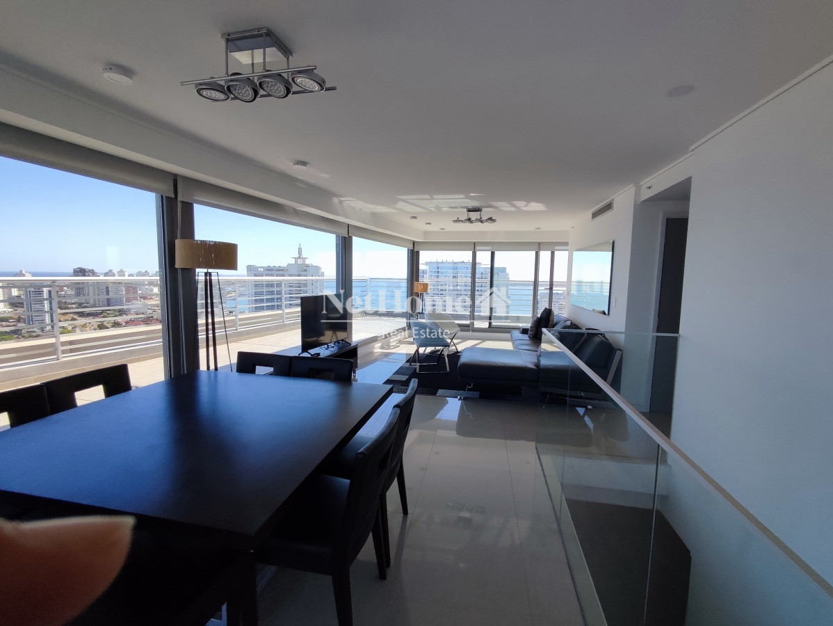 Apartamento ID.207 - Playa Mansa Penthouse Duplex 3 dormitorios en Suite Amenities completos