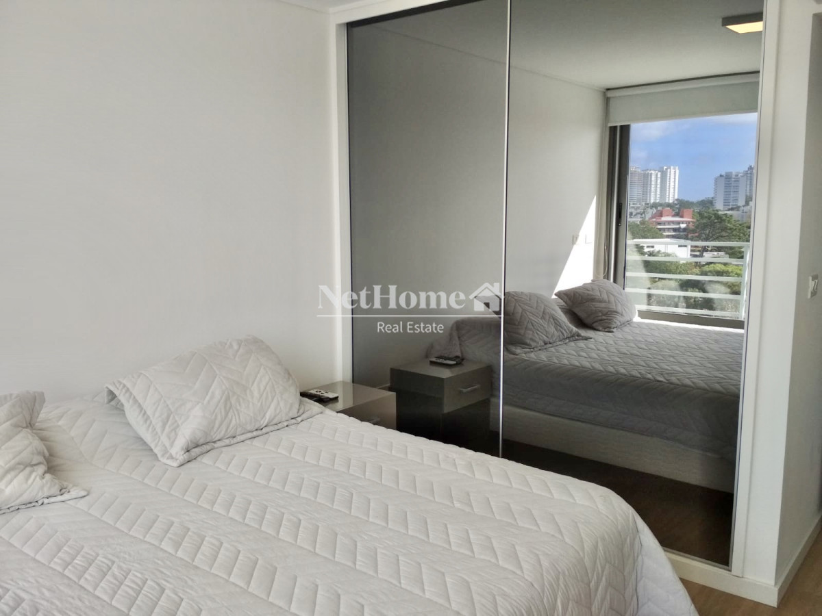Apartamento ID.225 - Playa Mansa Apartamento 2 Dormitorios  A metros del Mar.