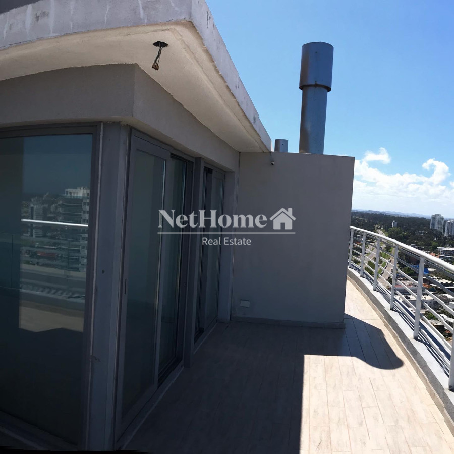 Apartamento ID.207 - Playa Mansa Penthouse Duplex 3 dormitorios en Suite Amenities completos