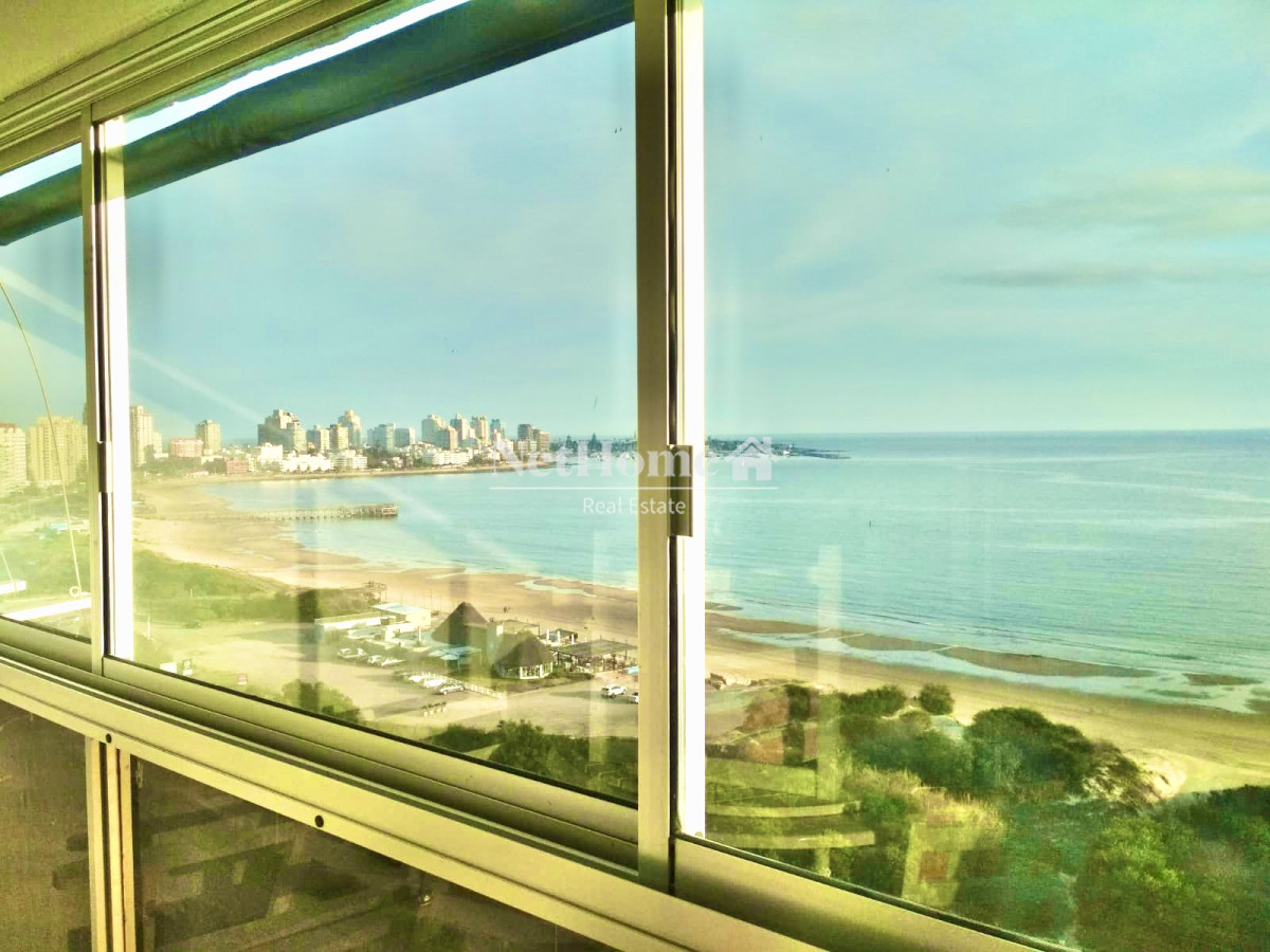 Apartamento ID.200 - Playa Mansa Apartamento 3 Dormitorios Primera Linea