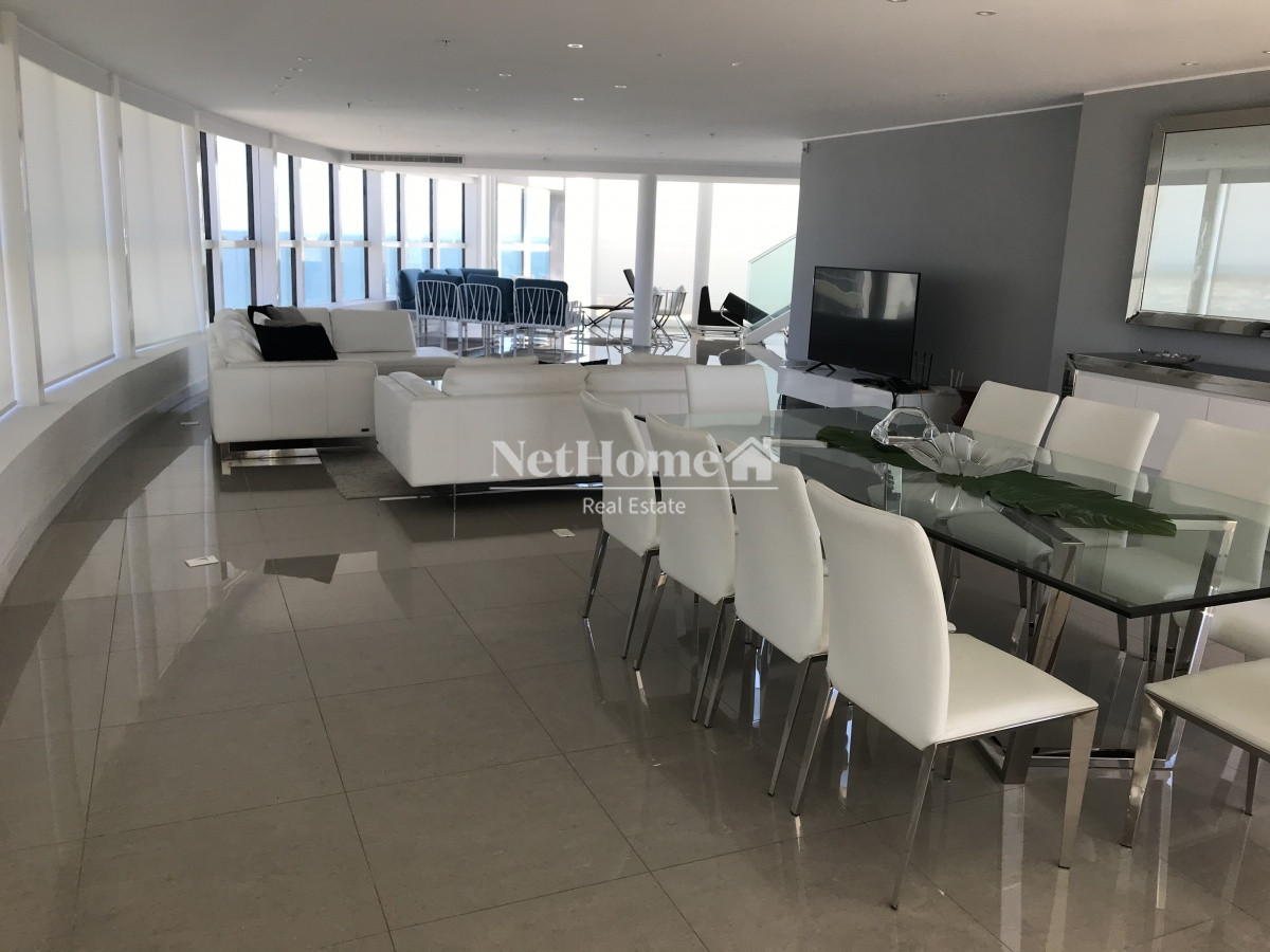 Apartamento ID.209 -  Chiverta Pent House Triplex 4 dormitorios + Dependencia de servicio y Vista  360 Grados