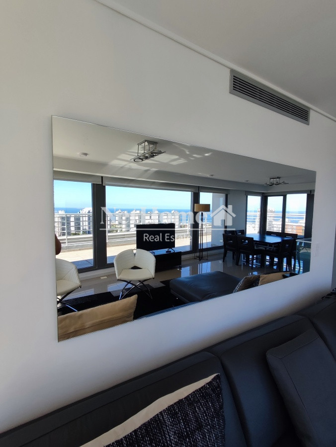 Apartamento ID.207 - Playa Mansa Penthouse Duplex 3 dormitorios en Suite Amenities completos