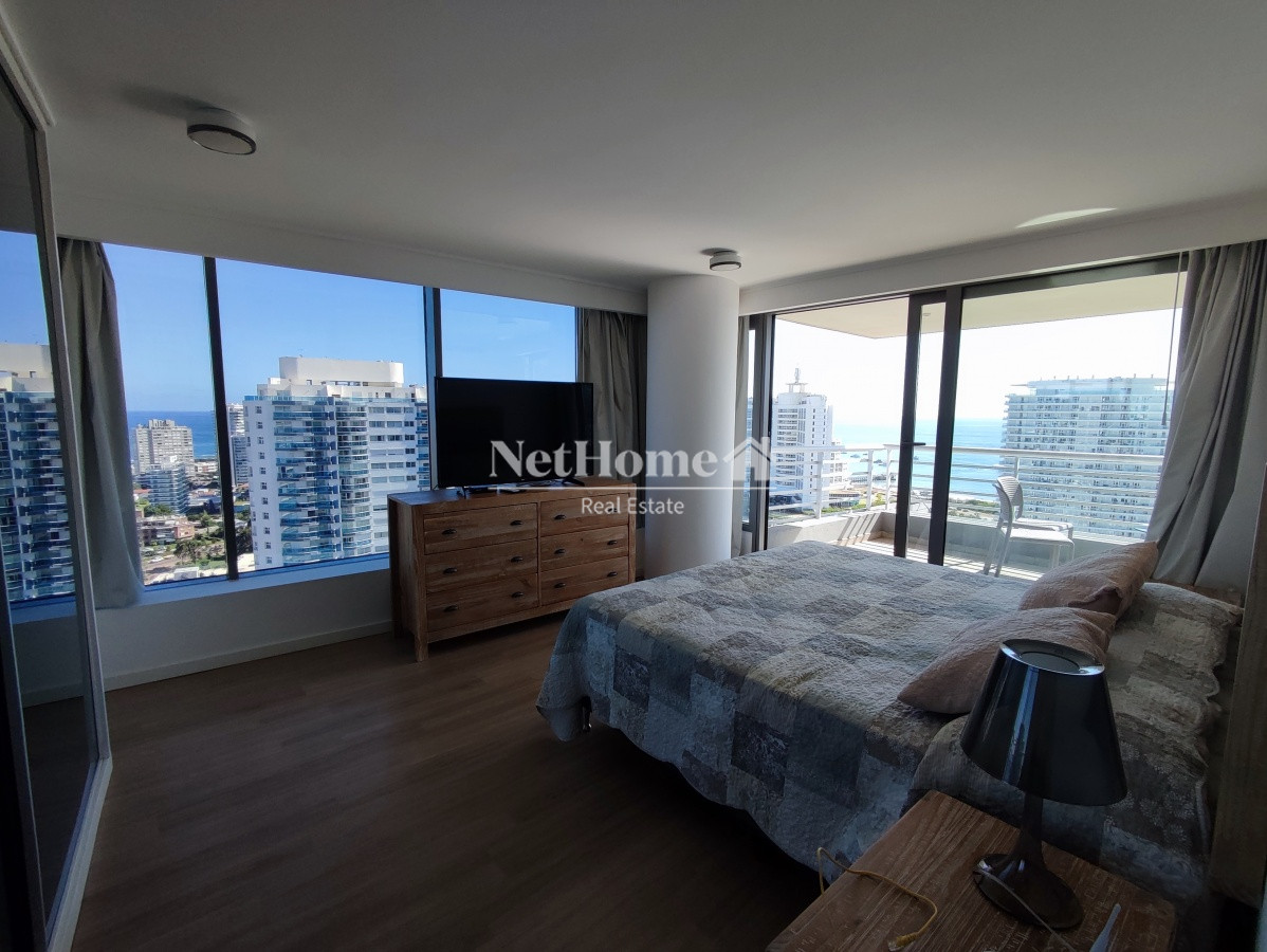 Apartamento ID.207 - Playa Mansa Penthouse Duplex 3 dormitorios en Suite Amenities completos