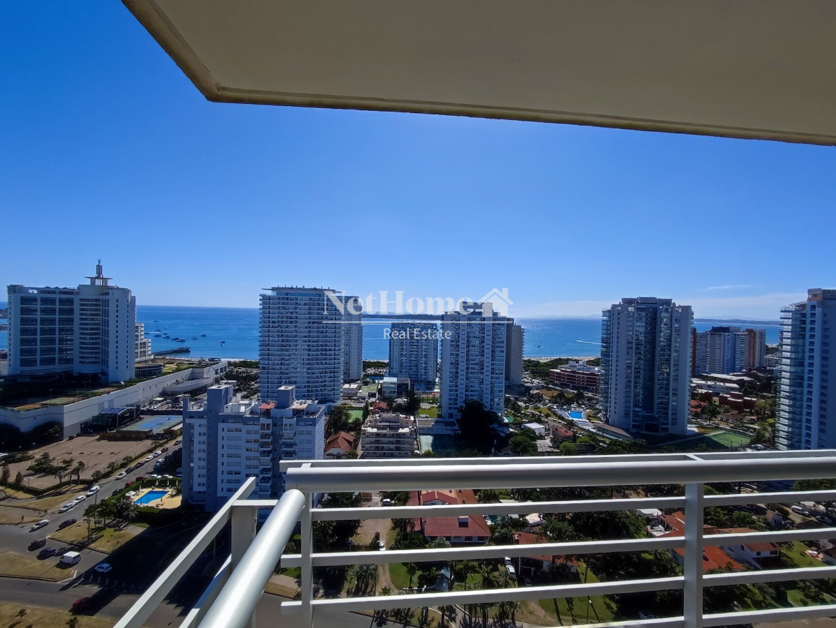 Apartamento ID.207 - Playa Mansa Penthouse Duplex 3 dormitorios en Suite Amenities completos