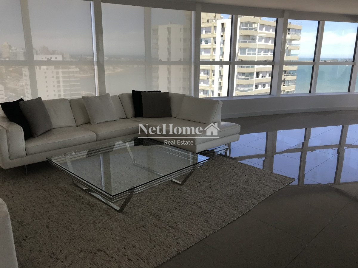 Apartamento ID.209 -  Chiverta Pent House Triplex 4 dormitorios + Dependencia de servicio y Vista  360 Grados