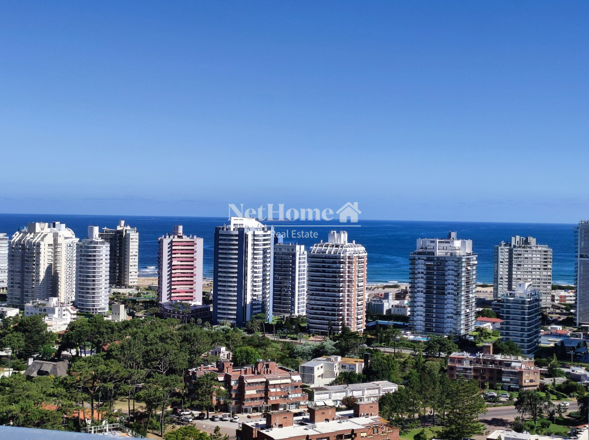 Apartamento ID.207 - Playa Mansa Penthouse Duplex 3 dormitorios en Suite Amenities completos