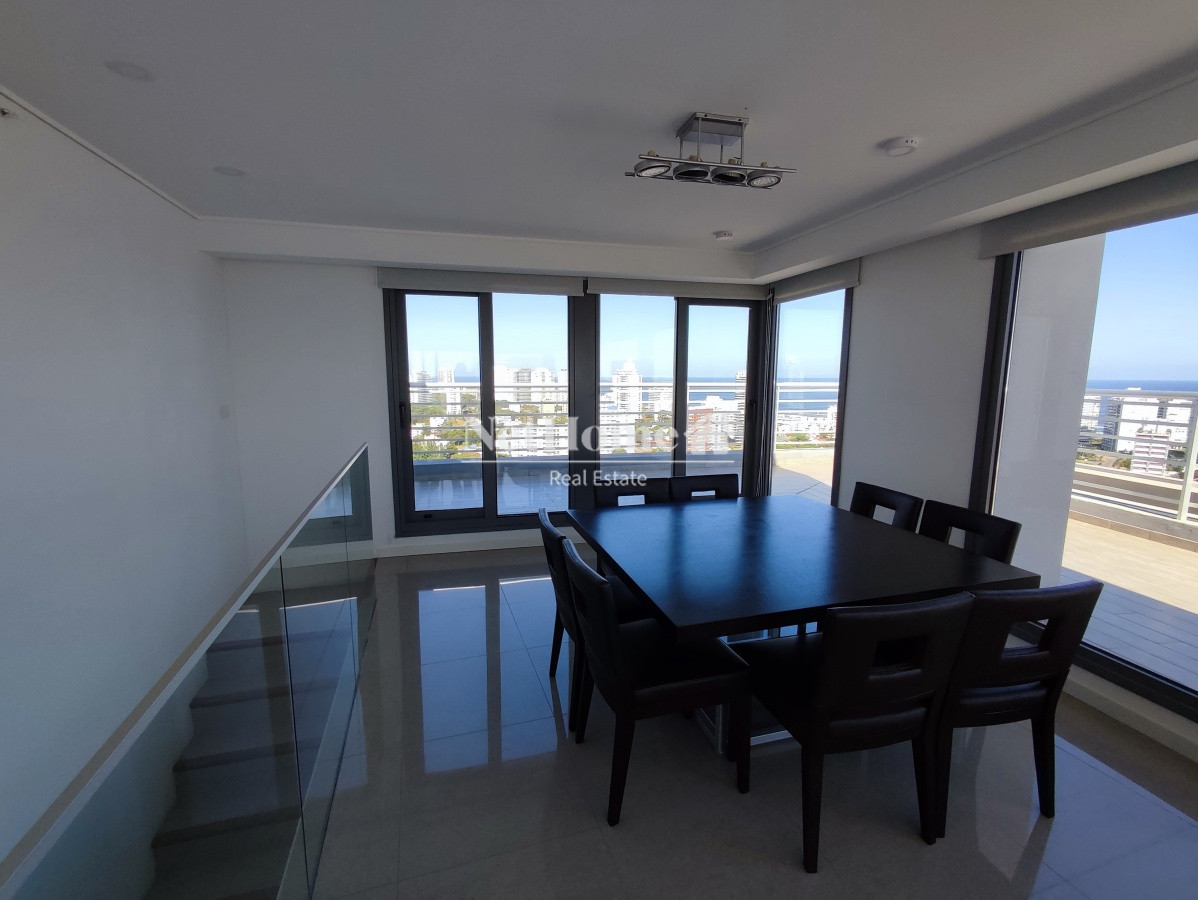 Apartamento ID.207 - Playa Mansa Penthouse Duplex 3 dormitorios en Suite Amenities completos