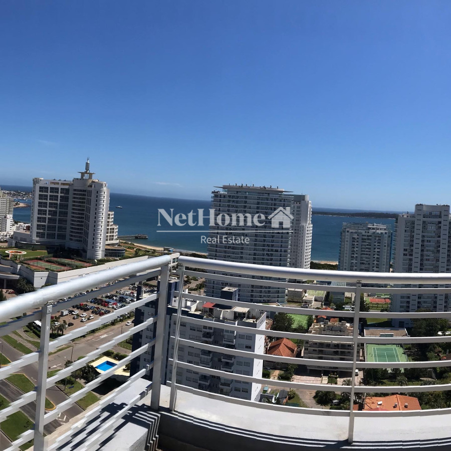 Apartamento ID.207 - Playa Mansa Penthouse Duplex 3 dormitorios en Suite Amenities completos