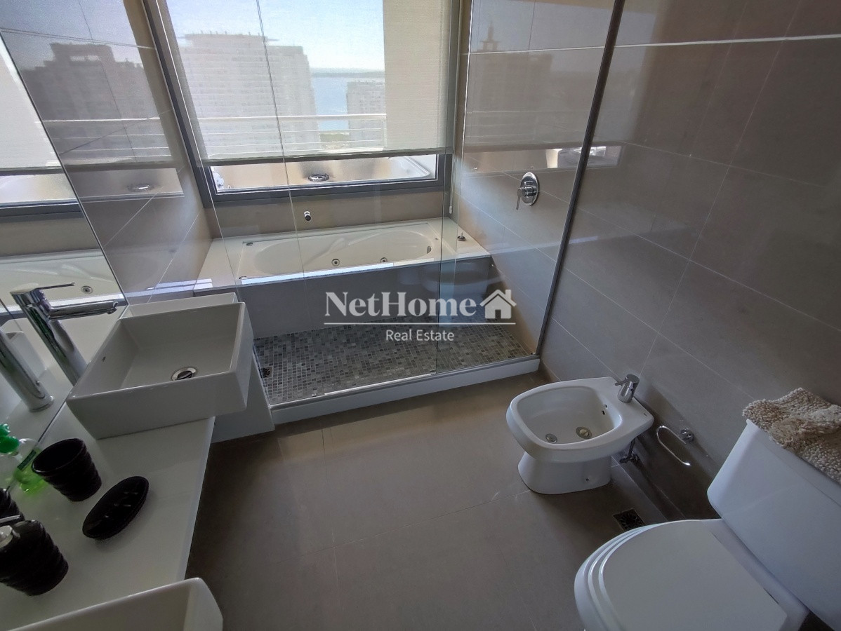 Apartamento ID.207 - Playa Mansa Penthouse Duplex 3 dormitorios en Suite Amenities completos