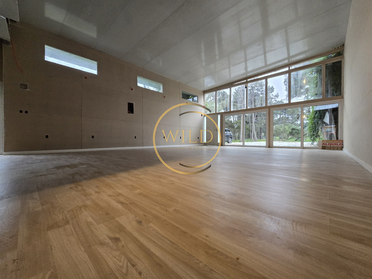 Local Comercial ID.2496 - Local Amplio en La Barra (frente a plaza con pista de skate)