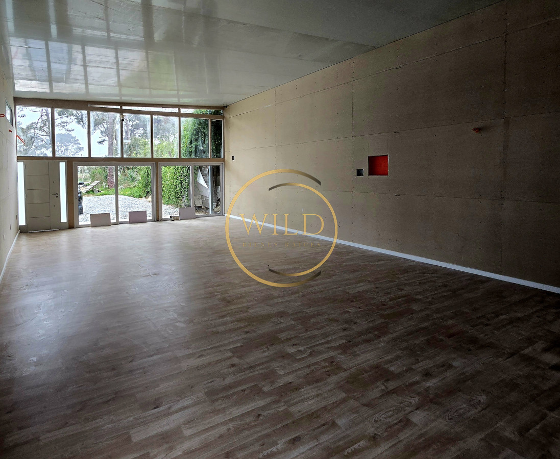 Local Comercial ID.2496 - Local Amplio en La Barra (frente a plaza con pista de skate)