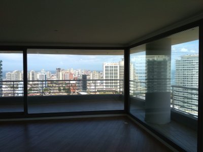 Venta de Apartamento 3 dormitorios en Playa Mansa, Punta del Este.