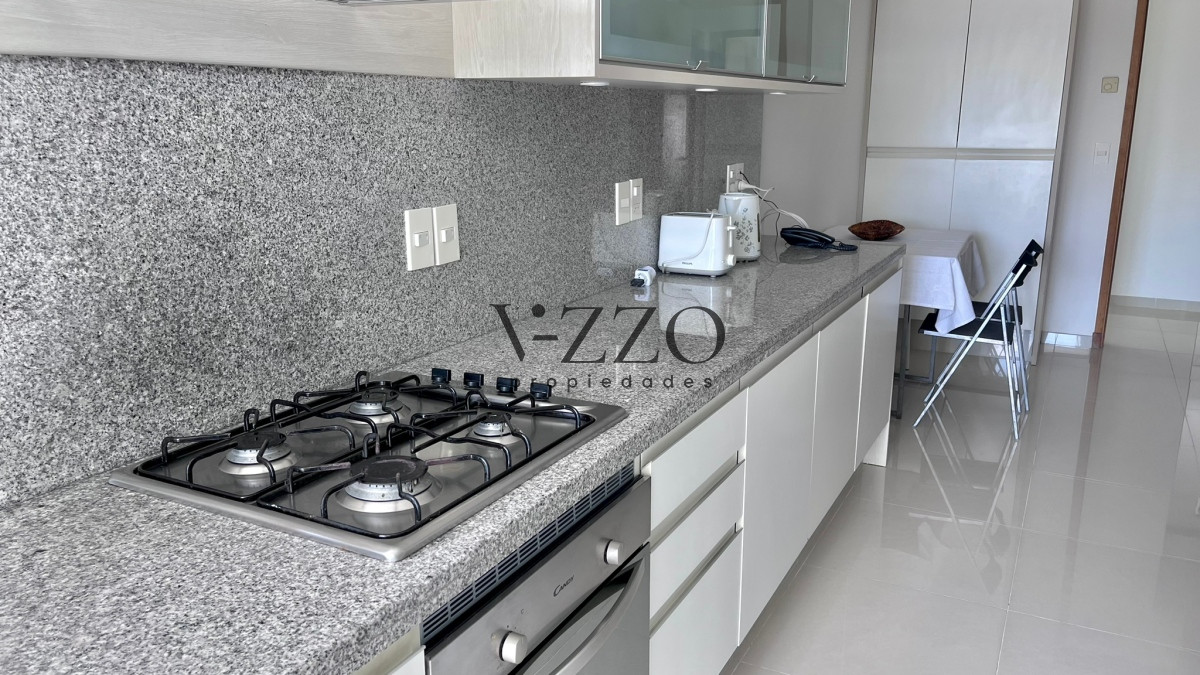 Apartamento ID.632/Apartamento-de-3-dormitorios-en-venta-en-primeras-paradas-de-playa-mansa - Apartamento de 3 dormitorios en venta en primeras paradas de playa mansa