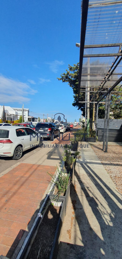 Local Comercial ID.576/ - La Barra (local y casa)