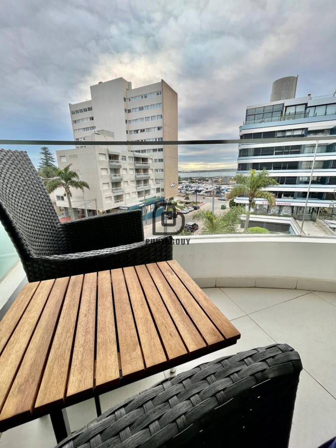 Apartamento ID.1636 - Alquiler en Peninsula a pasos del Puerto de Punta del este