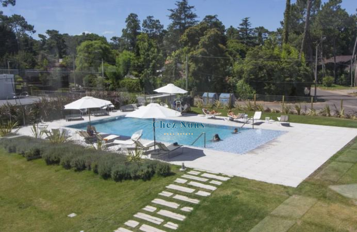 Apartamento ID.1086 - Monoambiente venta en torre con servicios piso alto sobre avenida roosevelt punta del este