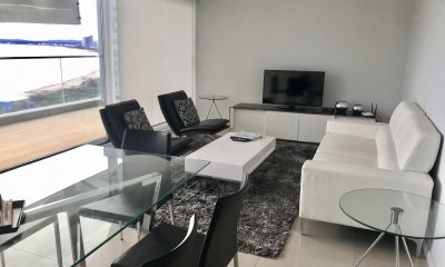 Apartamento Tres Dormitorio con Vista Playa Mansa - Venta