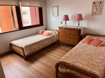 Amplio departamento de 3 dormitorios en primeras paradas de playa brava - ZEN4615A