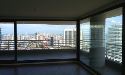 Venta de apartamento de 3 dormitorios en suite con terraza a playa Mansa