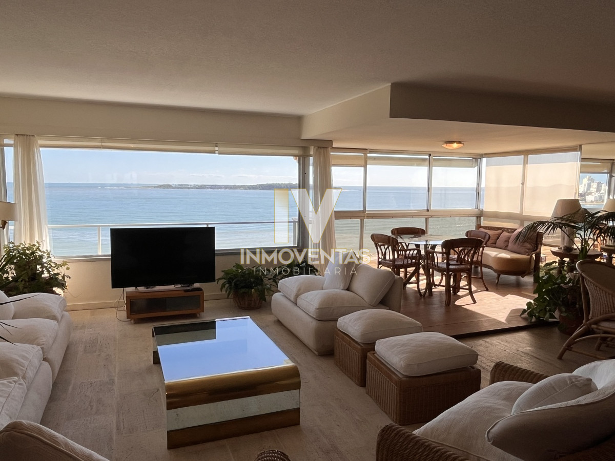 Apartamento ID.4147 - Apartamento esquinero en venta en playa mansa 3 dormitorios y servicio