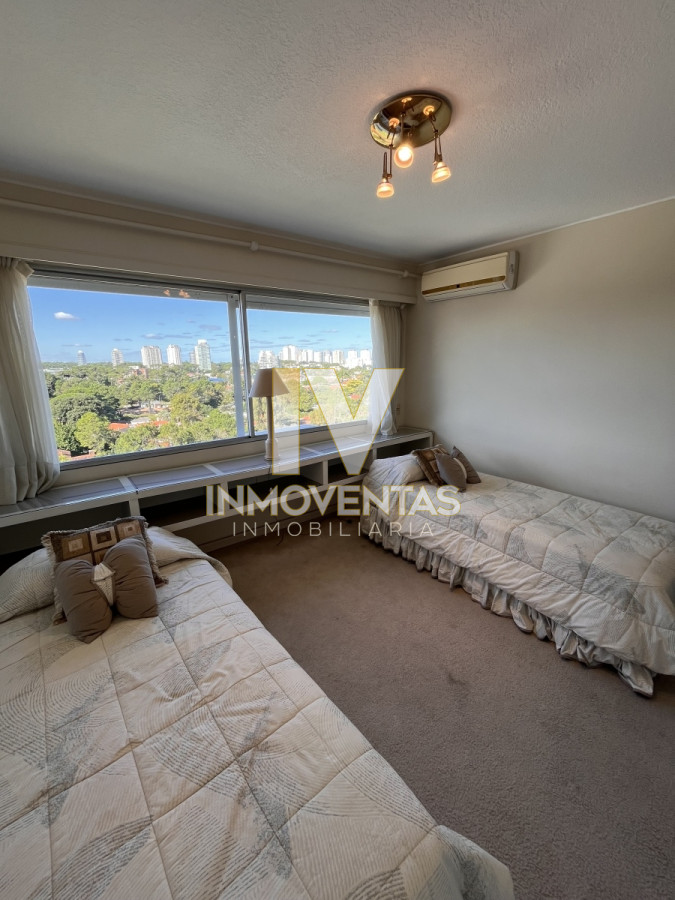 Apartamento ID.4147 - Apartamento esquinero en venta en playa mansa 3 dormitorios y servicio