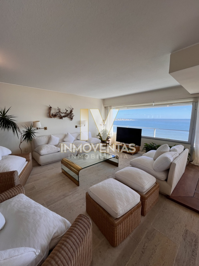 Apartamento ID.4147 - Apartamento esquinero en venta en playa mansa 3 dormitorios y servicio