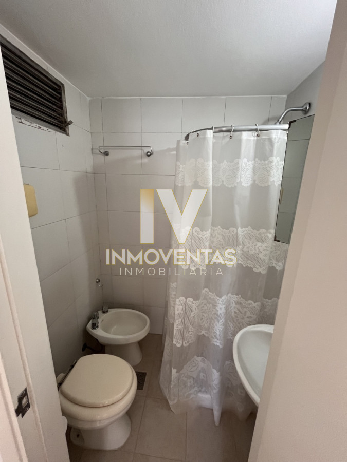 Apartamento ID.4147 - Apartamento esquinero en venta en playa mansa 3 dormitorios y servicio