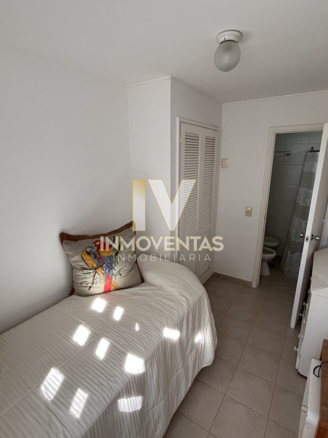 Apartamento ID.4147 - Apartamento esquinero en venta en playa mansa 3 dormitorios y servicio