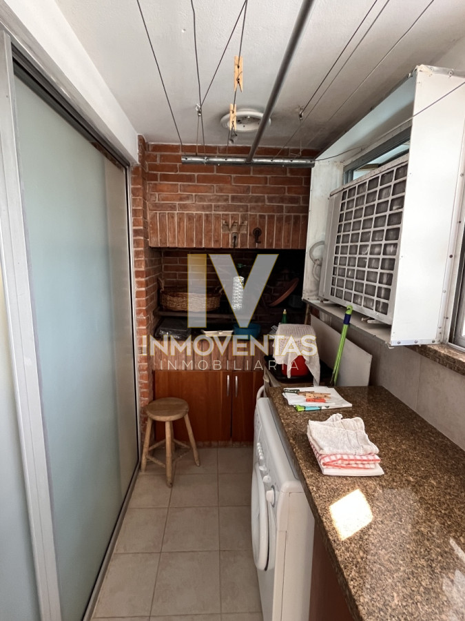 Apartamento ID.4147 - Apartamento esquinero en venta en playa mansa 3 dormitorios y servicio