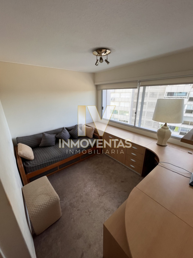 Apartamento ID.4147 - Apartamento esquinero en venta en playa mansa 3 dormitorios y servicio