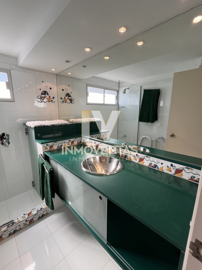 Apartamento ID.4147 - Apartamento esquinero en venta en playa mansa 3 dormitorios y servicio