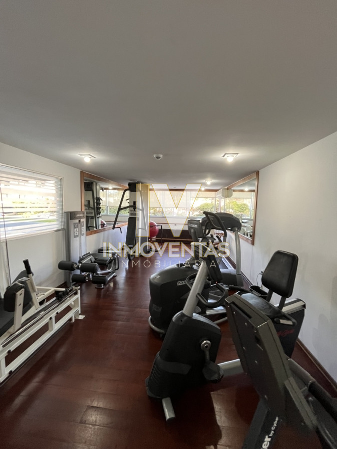 Apartamento ID.4147 - Apartamento esquinero en venta en playa mansa 3 dormitorios y servicio