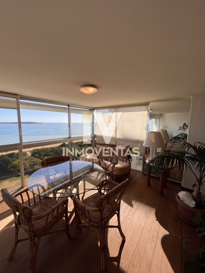 Apartamento ID.4147 - Apartamento esquinero en venta en playa mansa 3 dormitorios y servicio