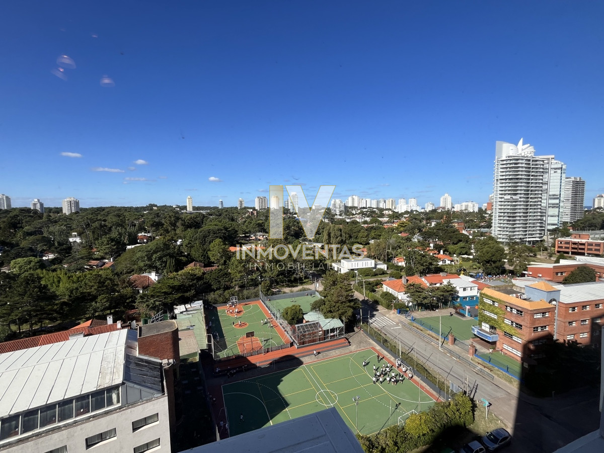 Apartamento ID.4147 - Apartamento esquinero en venta en playa mansa 3 dormitorios y servicio