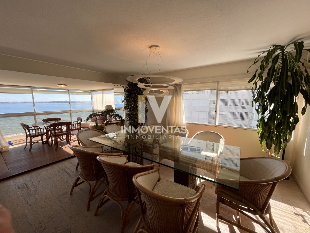 Apartamento ID.4147 - Apartamento esquinero en venta en playa mansa 3 dormitorios y servicio