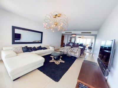 Espectacular Apartamento Frente al Mar en Torre de Categoría Primera Linea.-