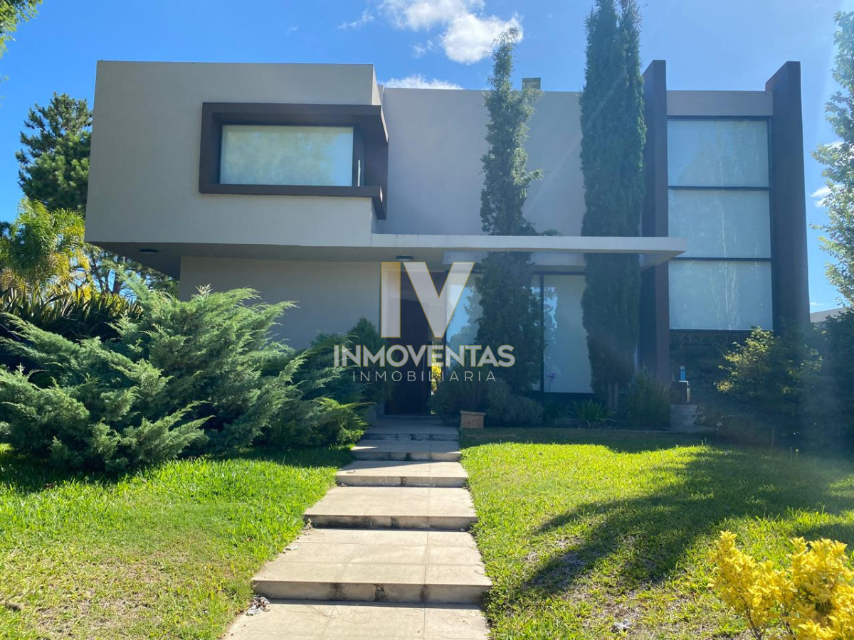 moderna casa en barrio cerrado la residence  - iev4791c