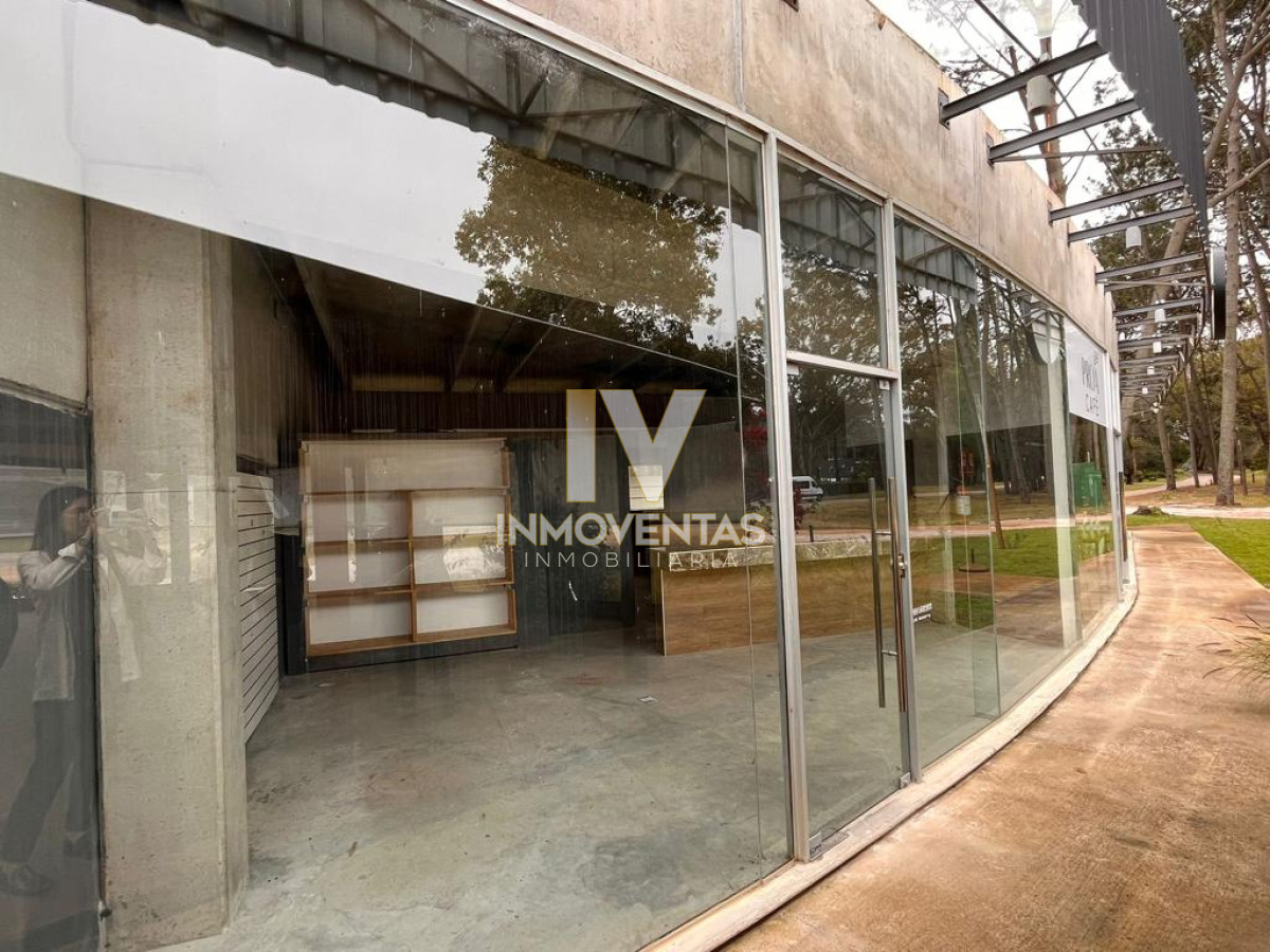 Local Comercial ID.3848 - Local Comercial Disponible en gran ubicacion. Ideal para oficina o negocio