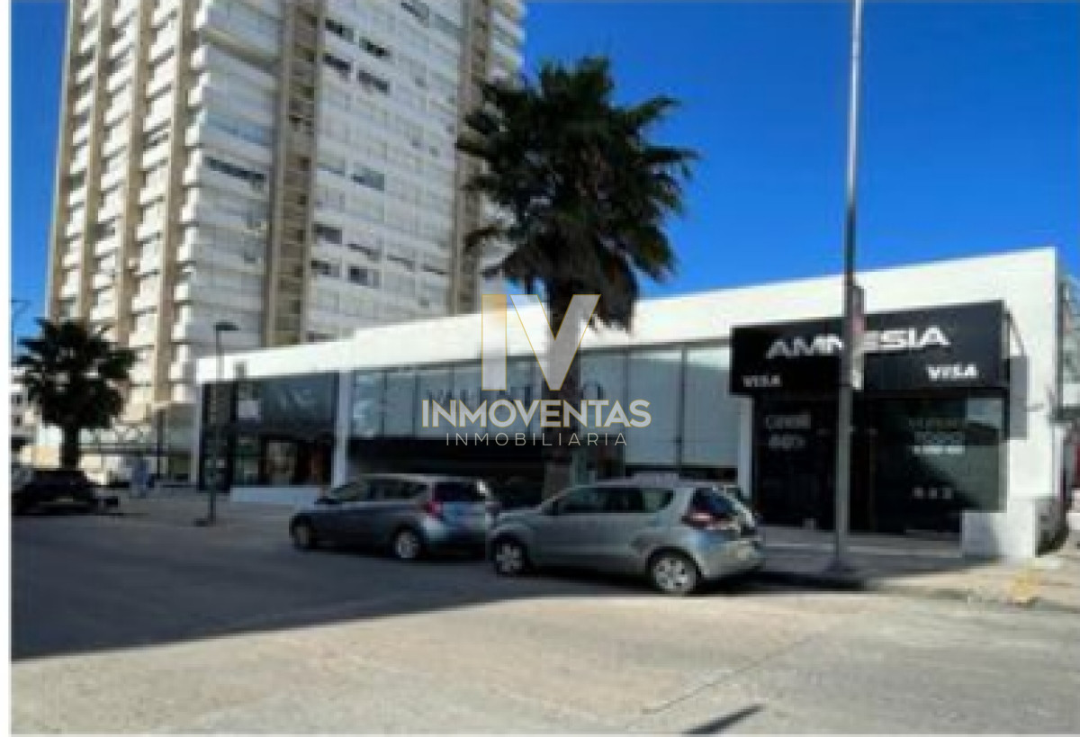 Local Comercial ID.3890 - Importante Local Comercial sobre calle 20 en alquiler. 