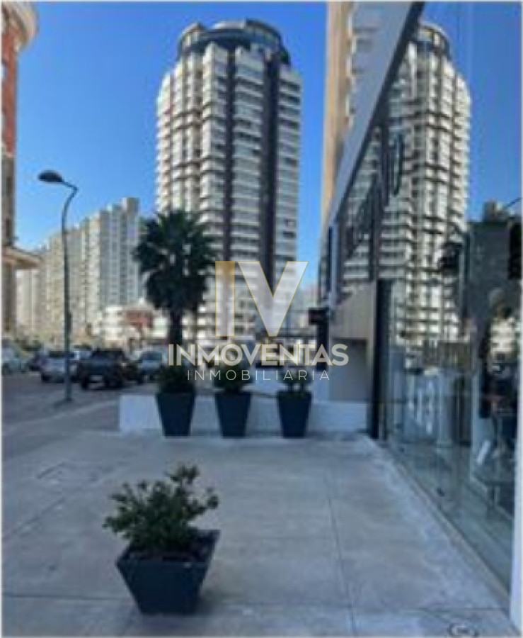 Local Comercial ID.3890 - Importante Local Comercial sobre calle 20 en alquiler. 