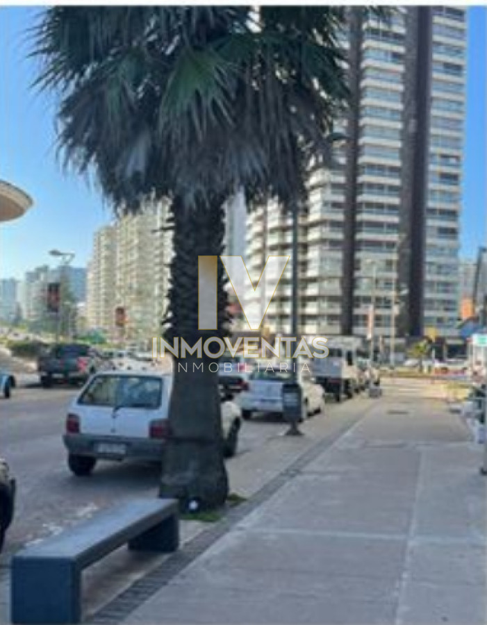 Local Comercial ID.3890 - Importante Local Comercial sobre calle 20 en alquiler. 