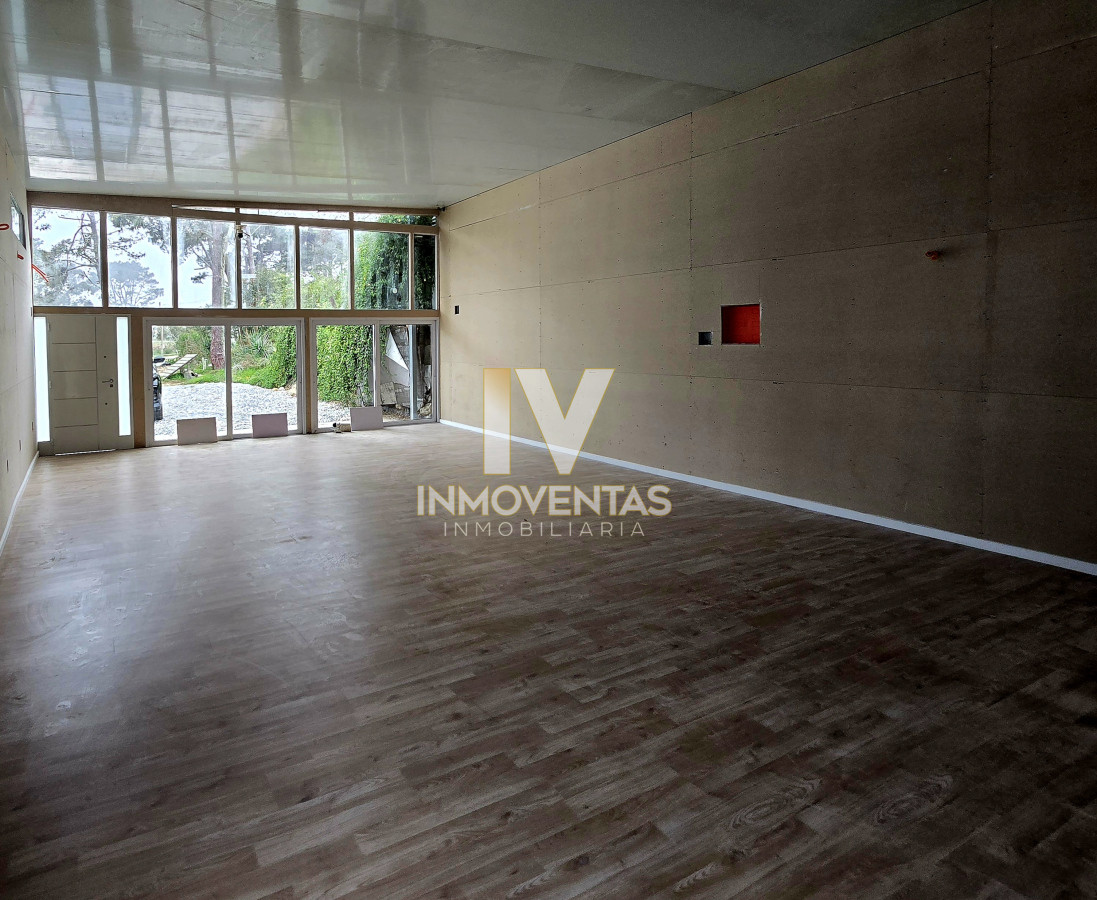 Local Comercial ID.4823 - Local Amplio en La Barra (frente a plaza con pista de skate)