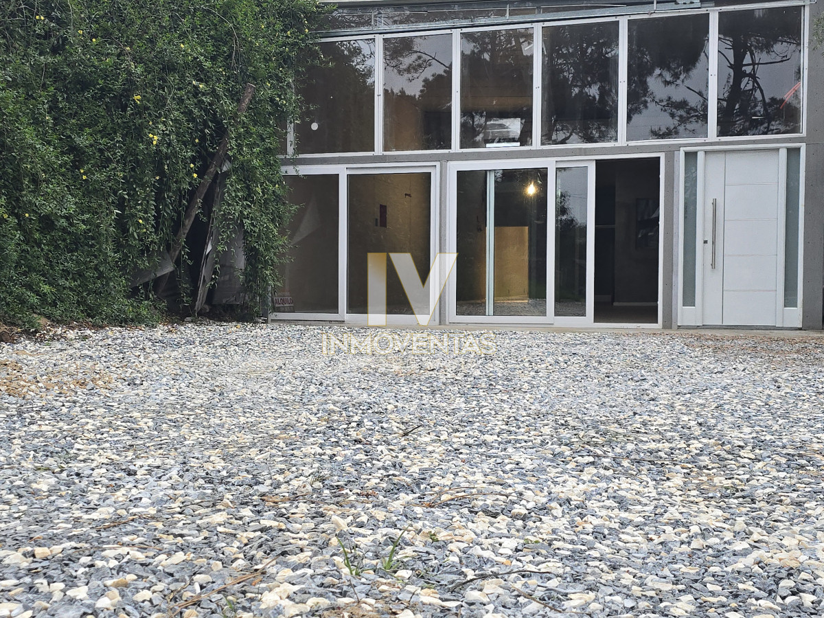 Local Comercial ID.4823 - Local Amplio en La Barra (frente a plaza con pista de skate)