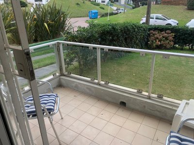 En venta apartamento 2 dormitorios en playa Brava, Punta del Este.