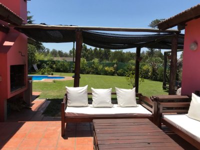 Casa en venta de 3 dormitorios en zona Marly, Punta del Este.