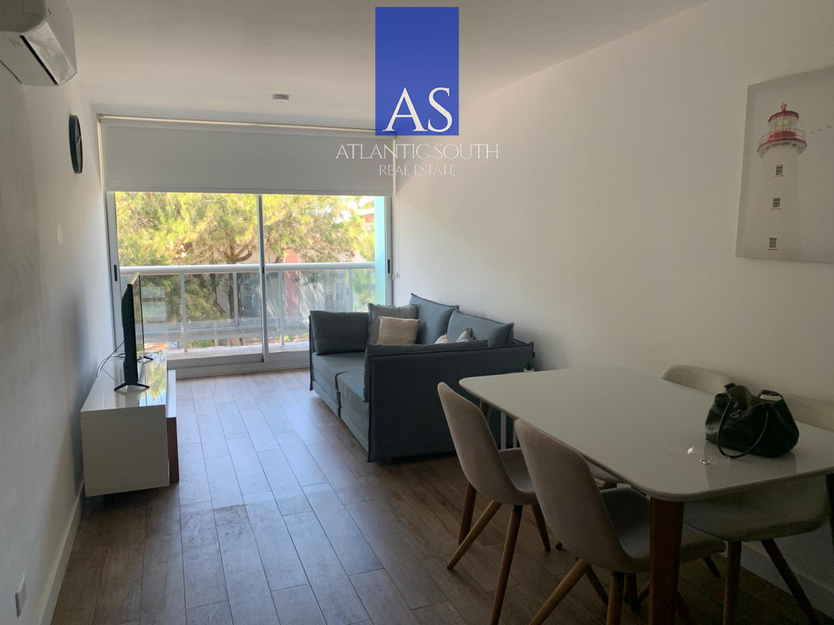 Apartamento ID.3855 - Apartartamento 1 dormitorio con terraza y cochera casi a estrenar Península Punta del Este