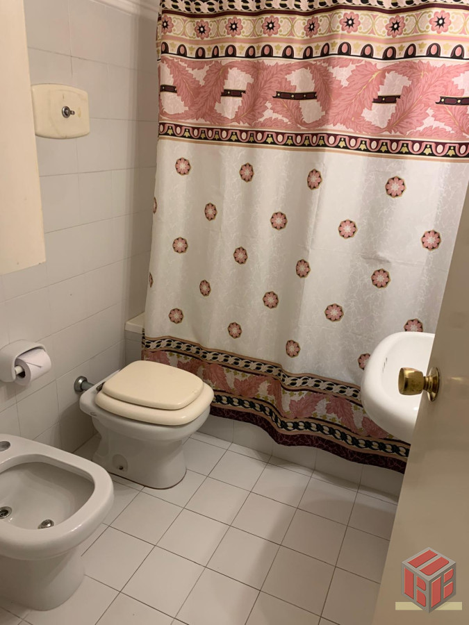 Apartamento ID.8983 - Generoso departamento con vista y muy buena ubicacion sobre playa mansa