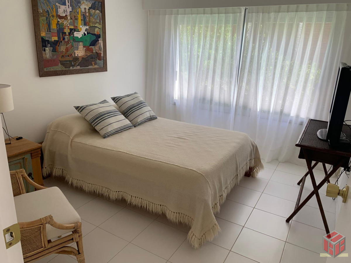 Apartamento ID.8956 - Sobre playa mansa , primeras paradas 