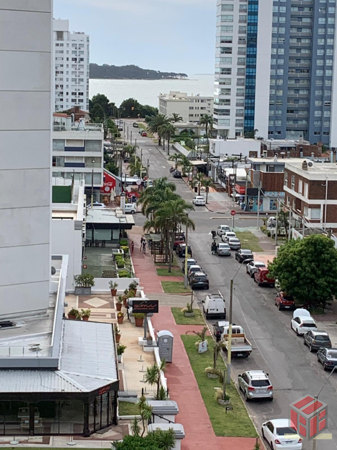 Apartamento ID.8907 - torre de categoria , apto a reciclar